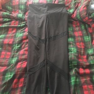 Old Navy mesh cut active leggings